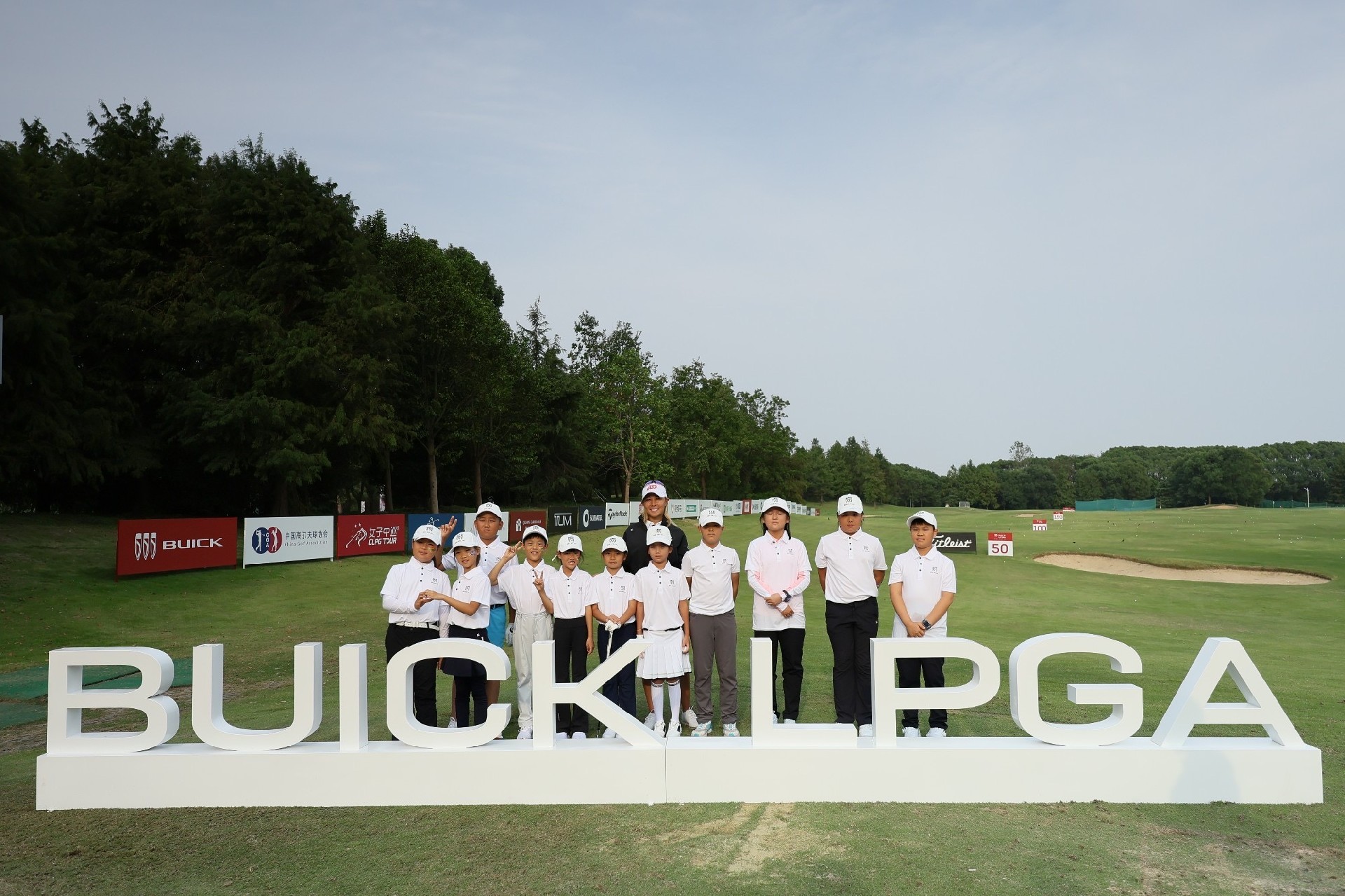 姜孝林在别克LPGA锦标赛参加青少年教学活动.JPG