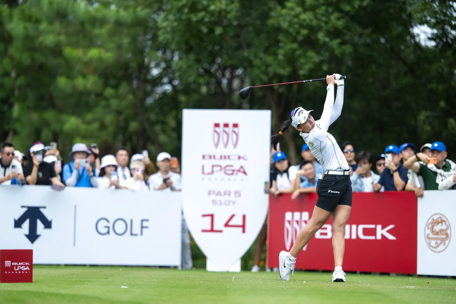 崔慧珍别克LPGA锦标赛第二轮保持领先，殷若宁-2领跑中国军团